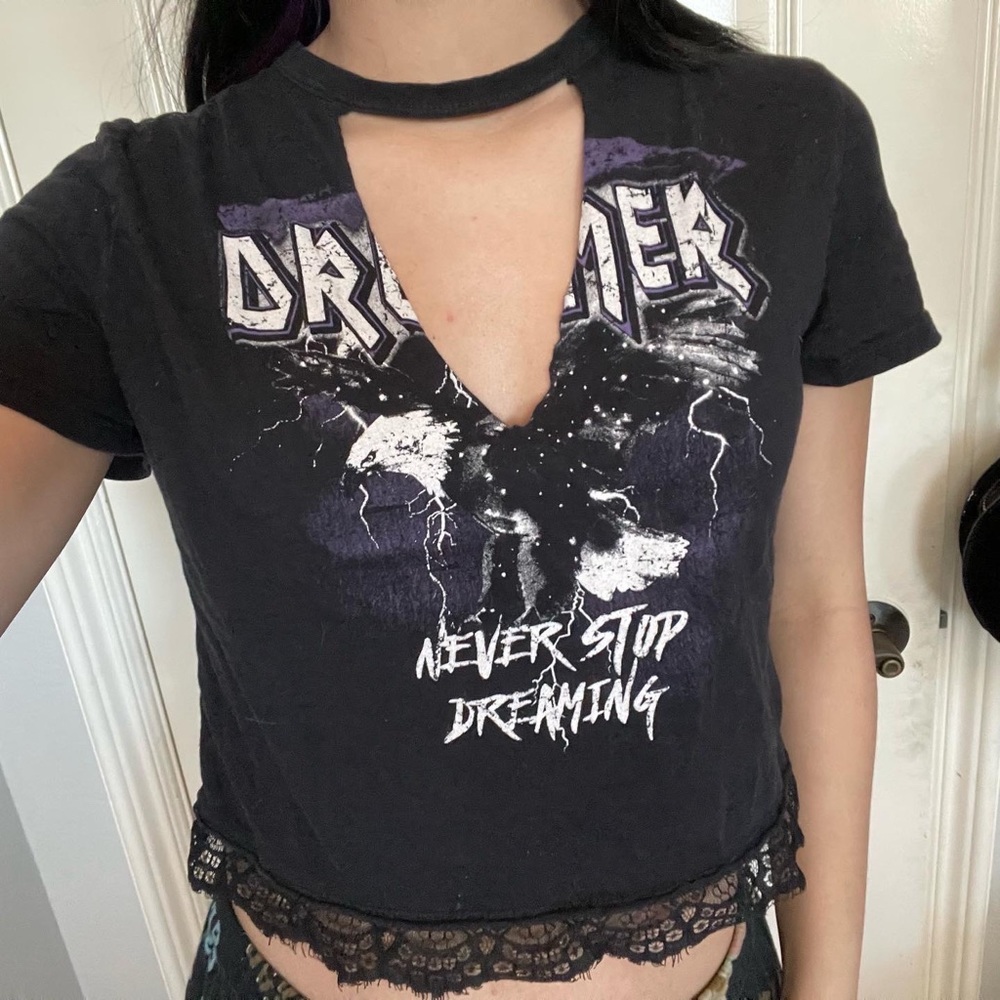 fashion nova graphic crop top size small